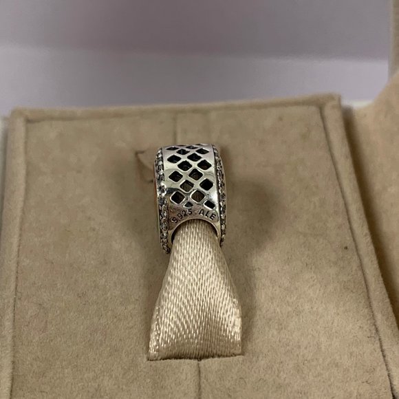 Pandora Chicago Rainbow City Exclusive Charm - Picture 5 of 6